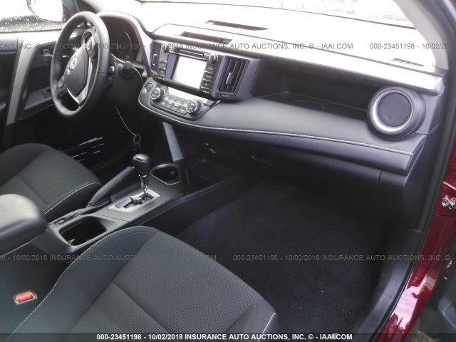 2T3RFREV5JW814446 - 2018 TOYOTA RAV4 ADVENTURE/XLE MAROON photo 5