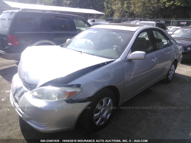 4T1BE32K42U567247 - 2002 TOYOTA CAMRY LE/XLE/SE SILVER photo 2