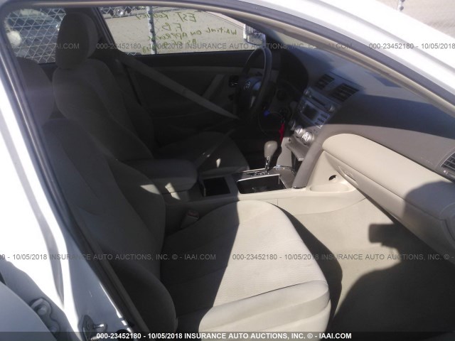 4T1BF3EK3AU543285 - 2010 TOYOTA CAMRY SE/LE/XLE 白色 照片 5