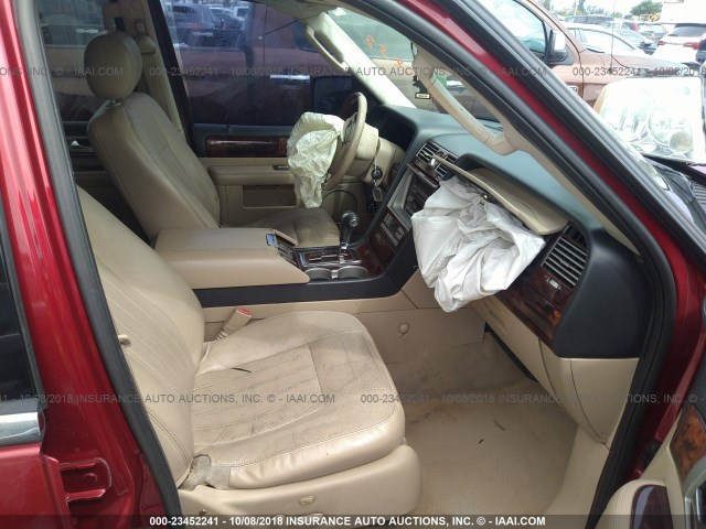 5LMFU27545LJ15839 - 2005 LINCOLN NAVIGATOR Czerwony zdjęcie 5
