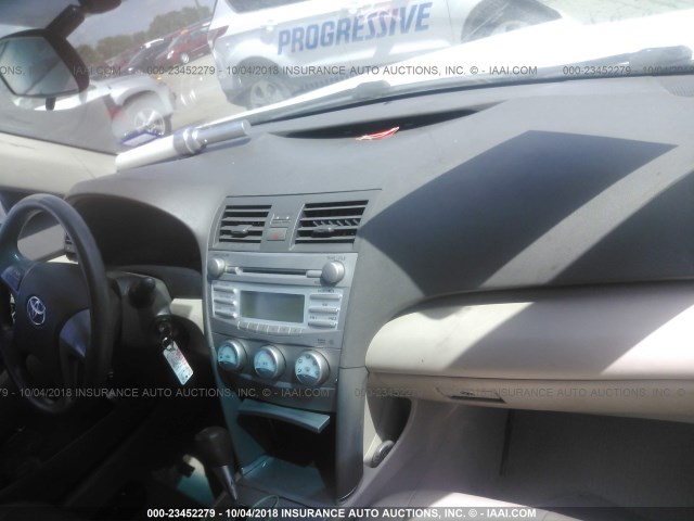 4T4BE46K89R054390 - 2009 TOYOTA CAMRY SE/LE/XLE WHITE photo 5