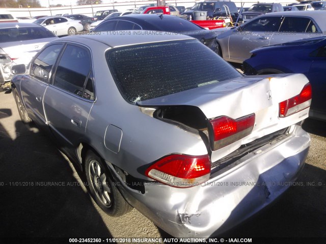 1HGCG668X2A021137 - 2002 HONDA ACCORD EX/SE SILVER photo 3