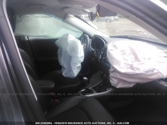 3C4NJDBB2JT254497 - 2018 JEEP COMPASS LATITUDE 黑色 照片 5