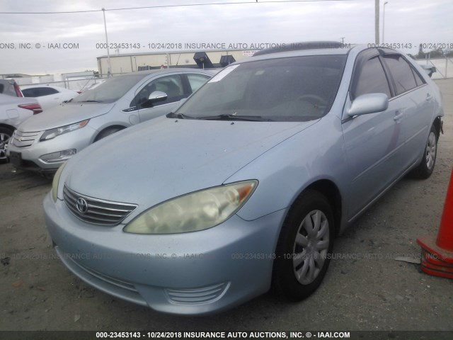4T1BE32K65U563544 - 2005 TOYOTA CAMRY LE/XLE/SE Light Blue photo 2