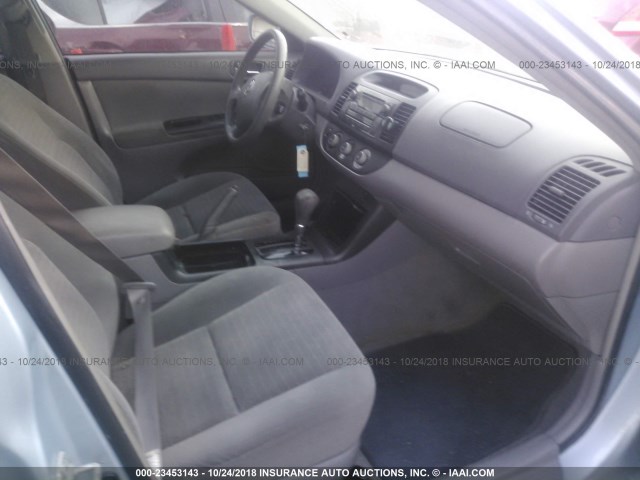 4T1BE32K65U563544 - 2005 TOYOTA CAMRY LE/XLE/SE Light Blue photo 5