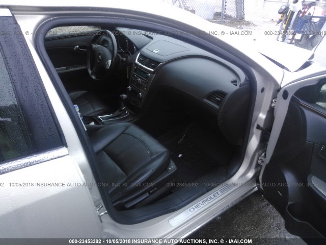 1G1ZG5E79CF286589 - 2012 CHEVROLET MALIBU LTZ 金色 照片 5