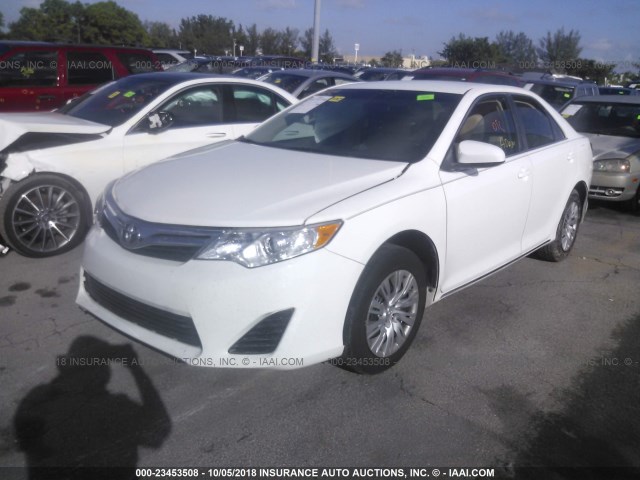 4T1BF1FK0CU519872 - 2012 TOYOTA CAMRY SE/LE/XLE 白色 照片 2