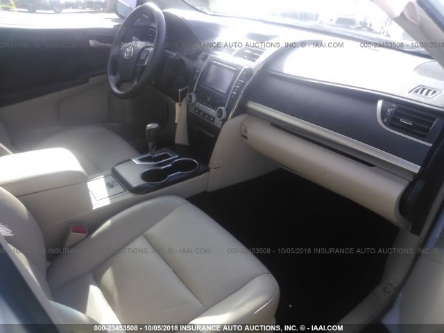 4T1BF1FK0CU519872 - 2012 TOYOTA CAMRY SE/LE/XLE 白色 照片 5