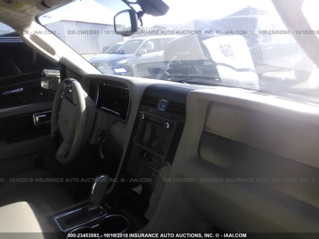 5LMJJ2H57DEL07941 - 2013 LINCOLN NAVIGATOR 银色 照片 5