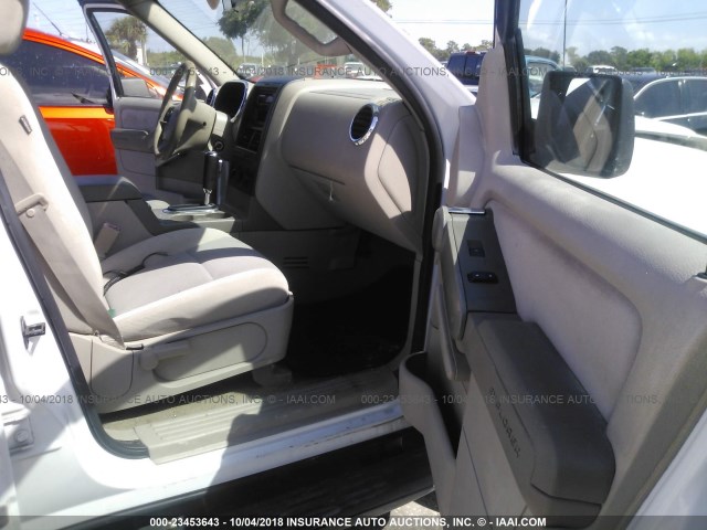 1FMEU62E56ZA27698 - 2006 FORD EXPLORER XLS WHITE photo 5