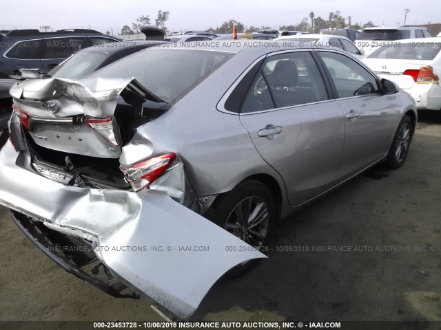 4T1BF1FK4GU136720 - 2016 TOYOTA CAMRY LE/XLE/SE/XSE GRAY photo 4
