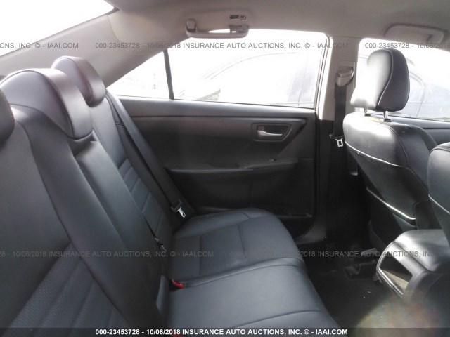 4T1BF1FK4GU136720 - 2016 TOYOTA CAMRY LE/XLE/SE/XSE GRAY photo 8