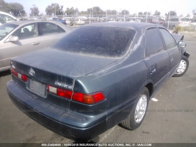 JT2BG22K8W0240705 - 1998 TOYOTA CAMRY CE/LE/XLE 深蓝色 照片 4
