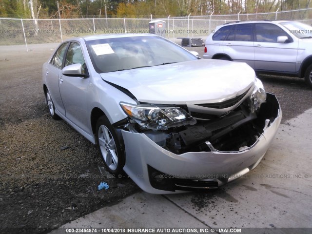 4T1BF1FK6EU405989 - 2014 TOYOTA CAMRY L/SE/LE/XLE Gümüş foto 1