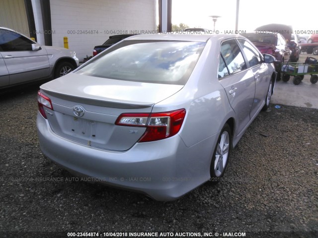 4T1BF1FK6EU405989 - 2014 TOYOTA CAMRY L/SE/LE/XLE Gümüş foto 4