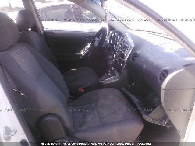 2T1KR32E34C211231 - 2004 TOYOTA COROLLA MATRIX XR WHITE photo 5