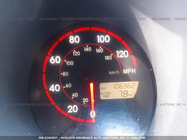 2T1KR32E34C211231 - 2004 TOYOTA COROLLA MATRIX XR WHITE photo 7