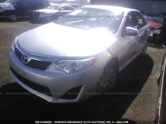4T4BF1FK5CR260527 - 2012 TOYOTA CAMRY SE/LE/XLE 银色 照片 2