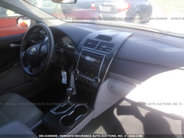 4T4BF1FK5CR260527 - 2012 TOYOTA CAMRY SE/LE/XLE 银色 照片 5