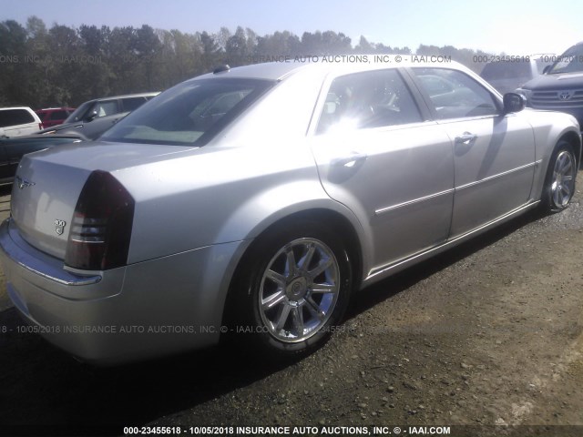 2C3KA63H16H135491 - 2006 CHRYSLER 300C SILVER photo 4