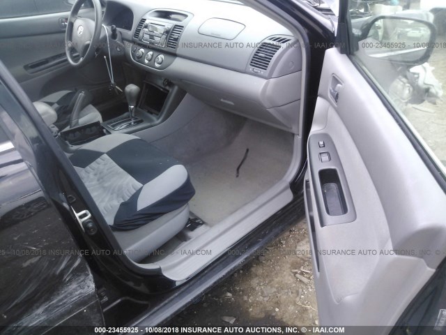 4T1BE32K15U065493 - 2005 TOYOTA CAMRY LE/XLE/SE Қара фото 5