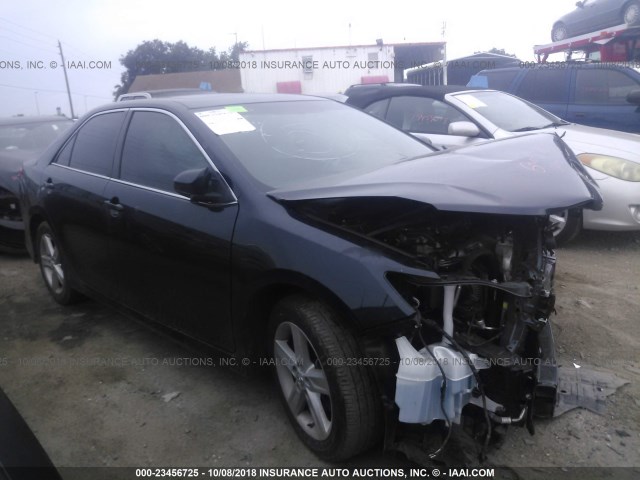 4T1BF1FK3EU869001 - 2014 TOYOTA CAMRY L/SE/LE/XLE 灰色 照片 1