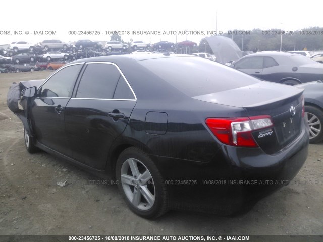 4T1BF1FK3EU869001 - 2014 TOYOTA CAMRY L/SE/LE/XLE 灰色 照片 3
