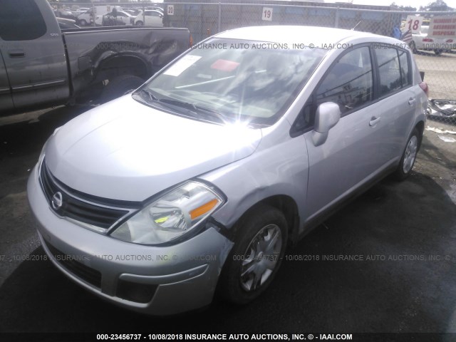 3N1BC1CP1BL500028 - 2011 NISSAN VERSA S/SL SILVER photo 2