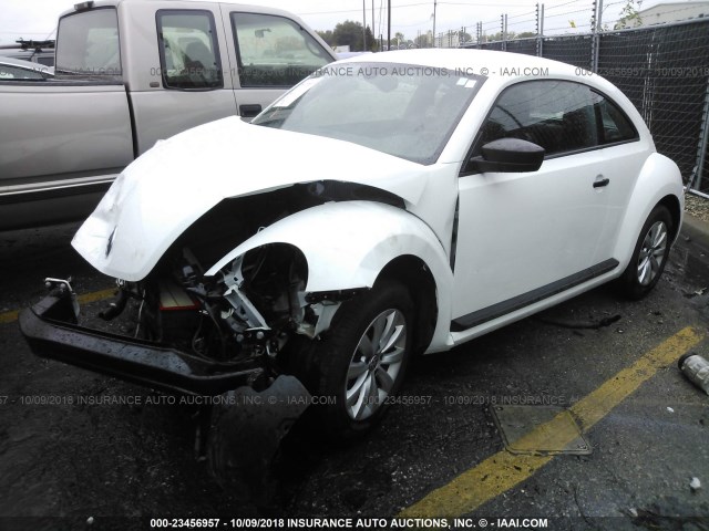 3VWF07AT9GM605215 - 2016 VOLKSWAGEN BEETLE 1.8T/S WHITE photo 2
