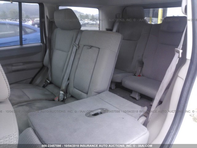 1J8HG48K16C346067 - 2006 JEEP COMMANDER WHITE photo 8