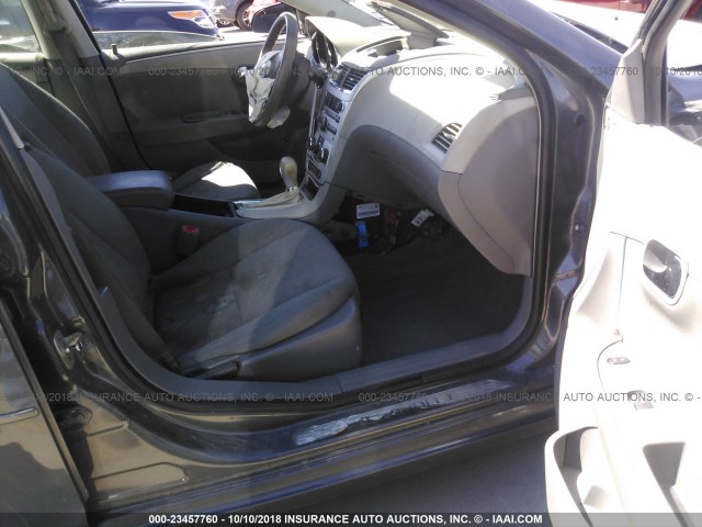 1G1ZG57B68F179654 - 2008 CHEVROLET MALIBU LS Boz foto 5