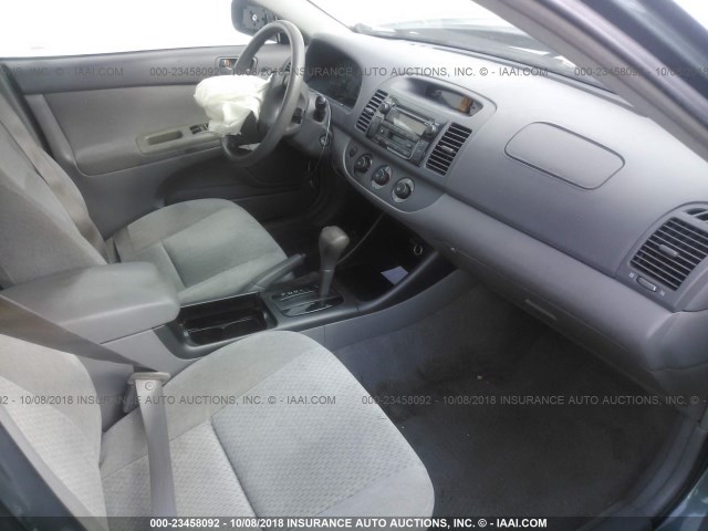 4T1BE32K74U349872 - 2004 TOYOTA CAMRY LE/XLE/SE GREEN photo 5