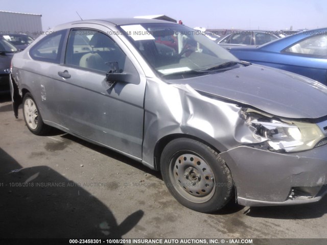 1FAHP32N18W180726 - 2008 FORD FOCUS S/SE SILVER photo 6