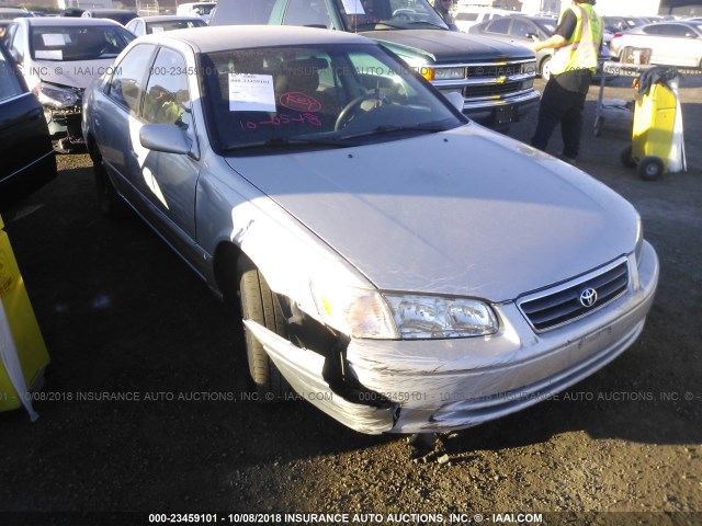 4T1BG22KX1U028814 - 2001 TOYOTA CAMRY CE/LE/XLE 金色 照片 1