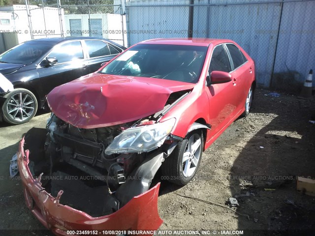 4T1BF1FK7DU651027 - 2013 TOYOTA CAMRY L/SE/LE/XLE 勃艮第红 照片 2