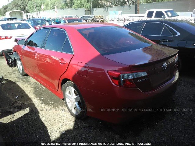 4T1BF1FK7DU651027 - 2013 TOYOTA CAMRY L/SE/LE/XLE 勃艮第红 照片 3