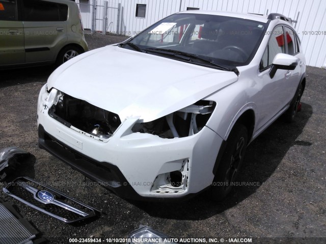 JF2GPAKC8H8213512 - 2017 SUBARU CROSSTREK LIMITED WHITE photo 2