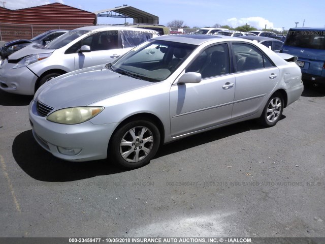 JTDBF32K850158813 - 2005 TOYOTA CAMRY LE/XLE/SE SILVER photo 2
