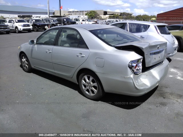 JTDBF32K850158813 - 2005 TOYOTA CAMRY LE/XLE/SE SILVER photo 3