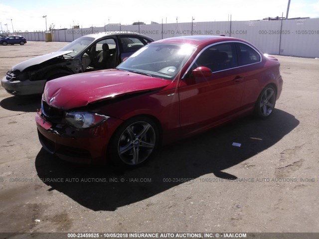 WBAUC73529VF25893 - 2009 BMW 135 I RED photo 2