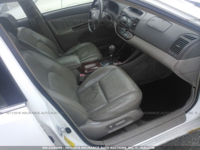 4T1BF30K82U500912 - 2002 TOYOTA CAMRY LE/XLE/SE 白色 照片 5