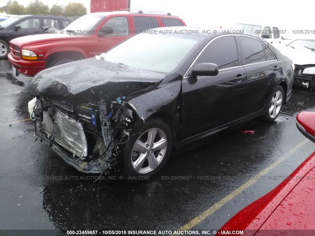 4T1BF3EK2BU741664 - 2011 TOYOTA CAMRY SE/LE/XLE შავი ფოტო 2