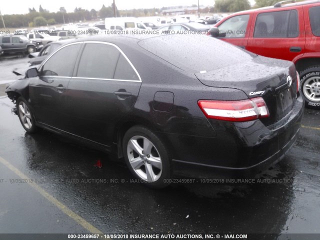 4T1BF3EK2BU741664 - 2011 TOYOTA CAMRY SE/LE/XLE შავი ფოტო 3