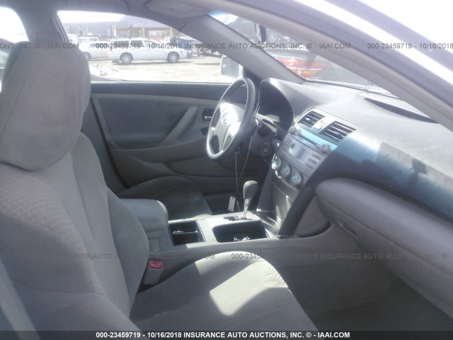 4T1BK46K88U572890 - 2008 TOYOTA CAMRY LE/XLE/SE SILVER photo 5