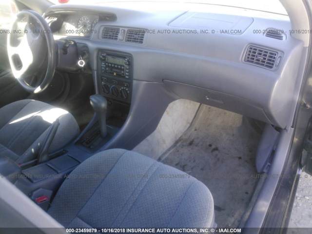 4T1BF28K81U967034 - 2001 TOYOTA CAMRY LE/XLE GRAY photo 5