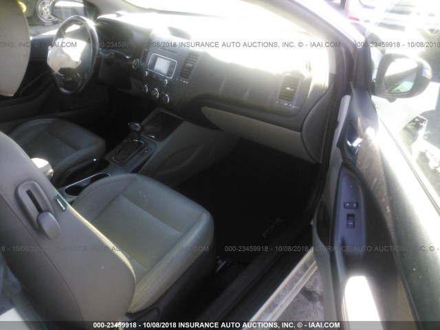 KNAFX6A8XE5175392 - 2014 KIA FORTE EX WHITE photo 5