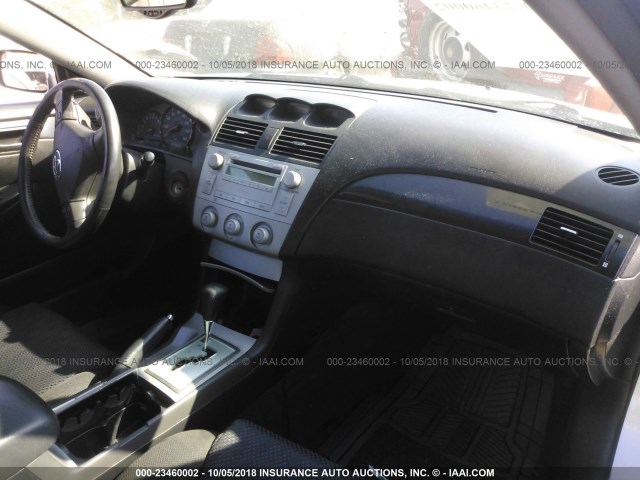 4T1CE38P05U967530 - 2005 TOYOTA CAMRY SOLARA SE/SLE Gümüş foto 5