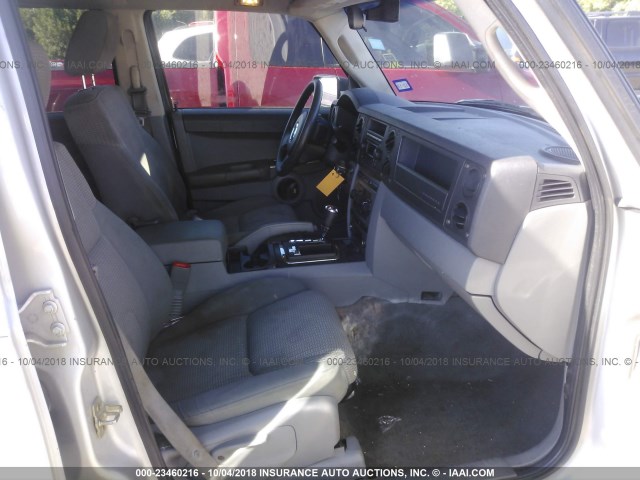 1J8HG48N56C104327 - 2006 JEEP COMMANDER 银色 照片 5