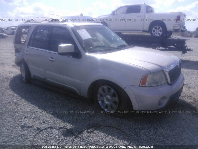 5LMFU27R34LJ17115 - 2004 LINCOLN NAVIGATOR Srebrny zdjęcie 1