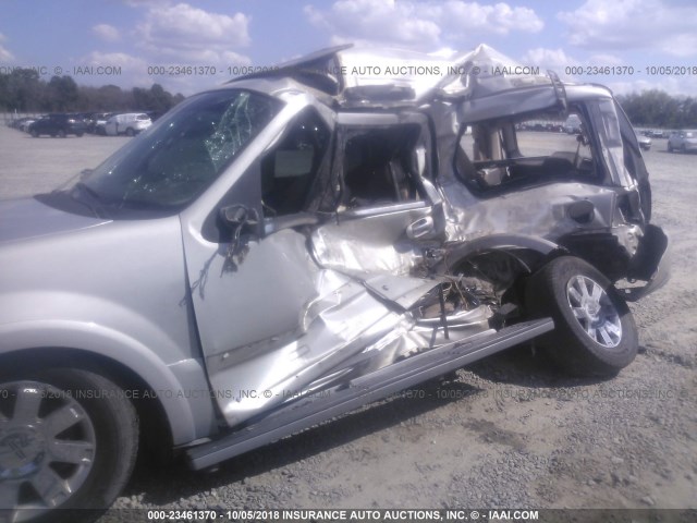 5LMFU27R34LJ17115 - 2004 LINCOLN NAVIGATOR Srebrny zdjęcie 6